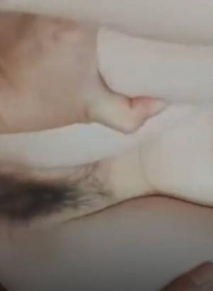 绿帽老公带着白嫩的老婆酒店露脸找男玩3P 看着老婆被别人操就是爽