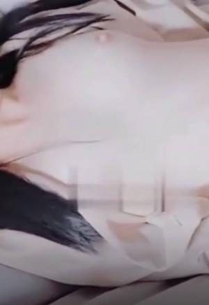 剧情 和超爱穿短裤的妹妹独自在家发现没穿内裤直接按在地板上开操洞口太紧插深一点就疼的妹妹撕心裂肺