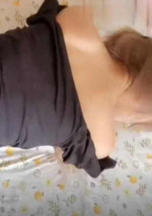 剧情 开车就迫不及待吸食肉棒 敞开着门操穴 诱人的骚丁丝袜塞在屁眼里 后入输出爽死了