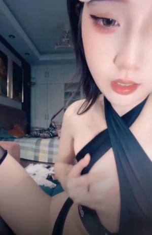 萝莉美眉！9.5分超高颜值360度超美无死角，身材超棒！尿她一嘴，姨妈来照样带血啪啪做爱