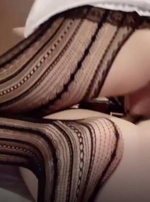 剧情 小姨子的秘密 姐夫饥渴难耐点外围意外点到小姨子被操爽高潮喷水后说再不上班了只想让姐夫操