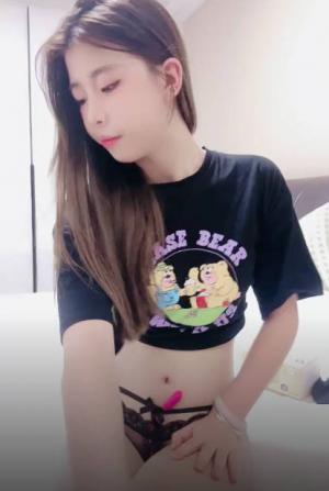 『小艺同学』细枝挂硕果 一群白白嫩嫩的妹子看着都养眼 淫声荡语环绕 男人终极梦想盛宴 1