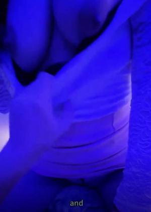 剧情 会喷水的姐姐 去姐姐的足浴店照顾她生意半个月没操她包间内撩的她欲火焚身一线天美穴一碰全是水