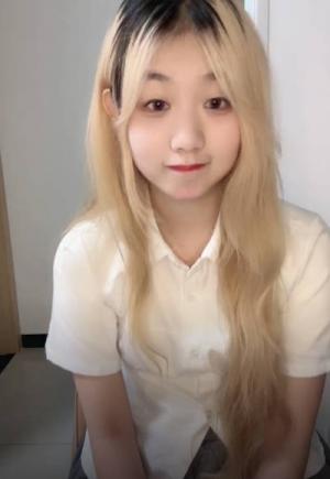 【失绵小羊】可爱甜美邻家嫩妹口活一流无套后入蜜桃臀内射小肥鲍6