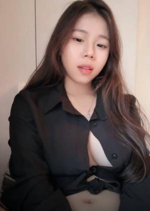 【小娇柒】奶子挺小穴粉，