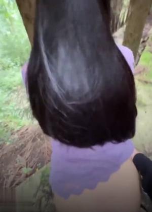 喜之郎 - 周末趁着老爸工地加班 带继母去山里偷情 户外操穴 地上有虫子抱起来狂插 原始性爱