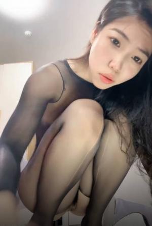 【湿湿】绝顶长腿骚母狗 狗链舔内裤高跟鞋插逼 1