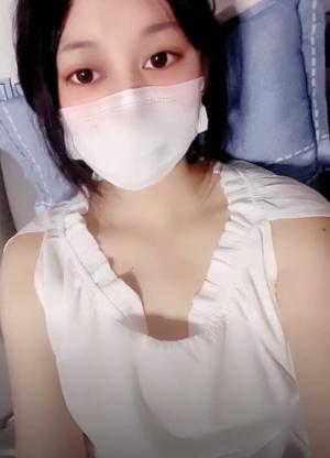 【椰小猫】刚成年相当粉开穴玩穴特写，首次露脸，亮点就是一个字，嫩1