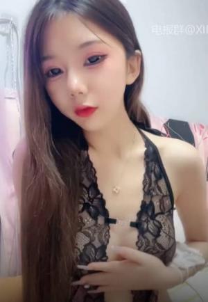 【03小师妹】娇小嫩妹性感情趣丝袜足交舌吻 12