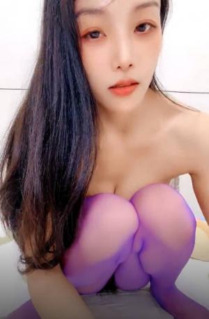 丝袜高跟露脸极品哺乳期的少妇，颜值不错镜头前叫爸爸挣生活费，道具抽插跳蛋玩阴蒂自慰呻吟挤奶水给狼友喝