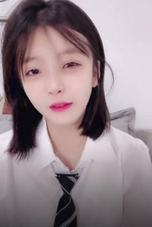 『源源baby』高挑身材超高颜值，清纯淫靡并存，轻轻一操就喷水 清纯面庞超反差 9