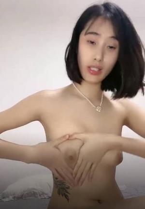 【胡桃宝贝】大长腿无毛穴，喜欢被无套内射，男主有点小帅竟然还是恋足佬 3