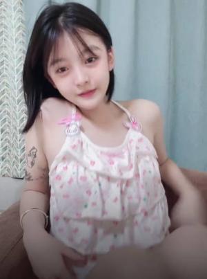 『小艺同学』勾人小妖精被擒住双腿塞入肉棒 一览了校花嫩妹爱爱时娇羞小淫娃模样 1