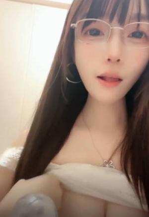 超美校花【萱萱喵吖】脸穴同框高潮脸 1