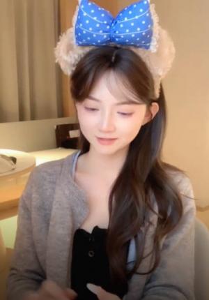 粉嫩的一塌糊涂《小樱花》揉穴自慰