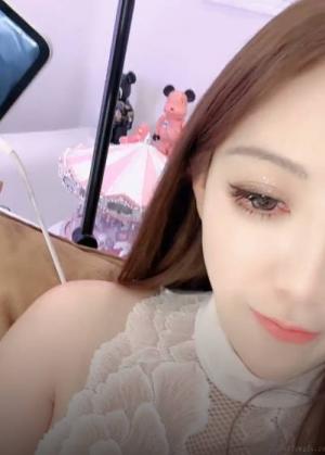 【童话】完美身材，脸靓穴嫩，户型真心完美 1